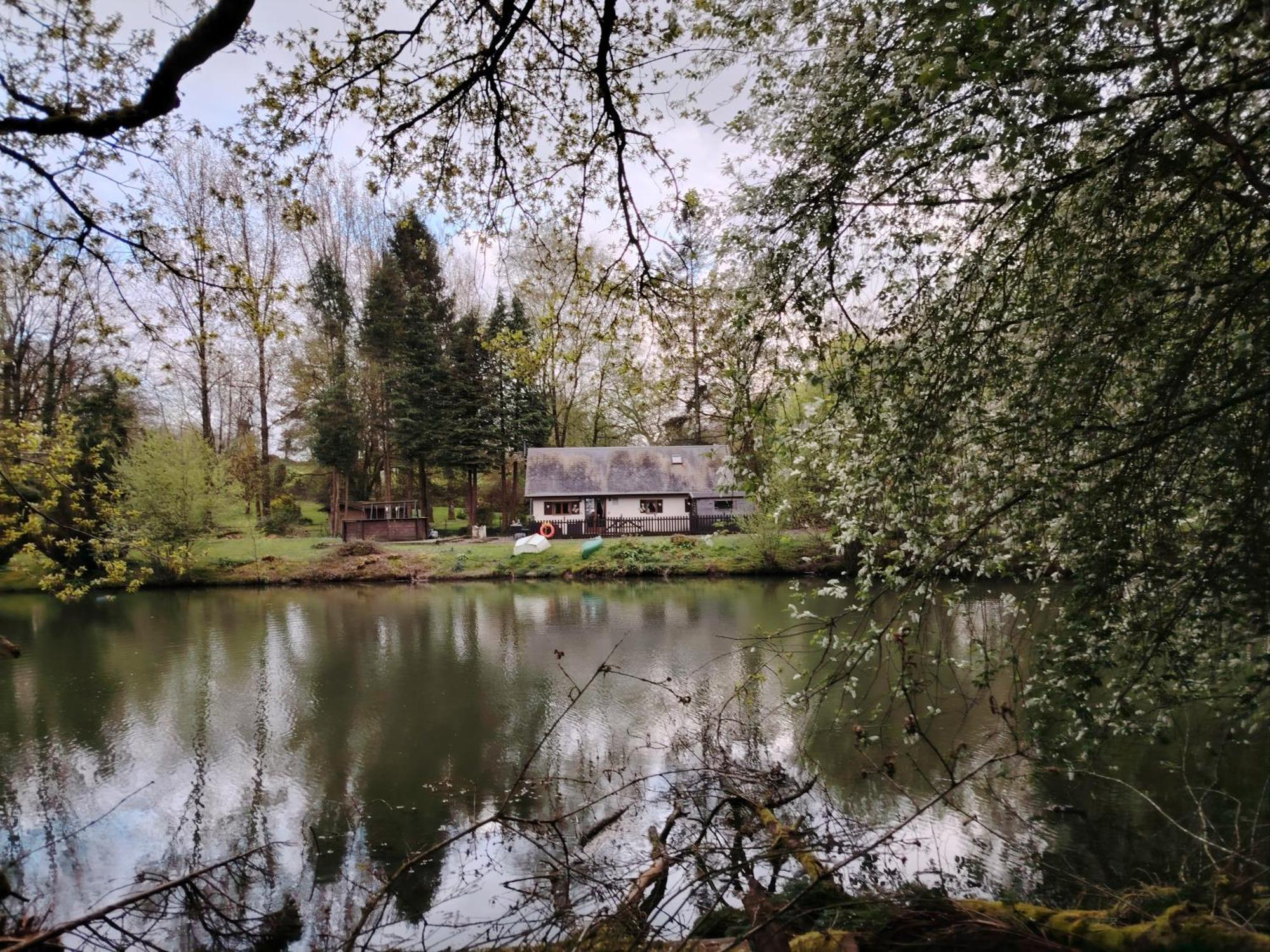 Lakeside Sourdeval Exteriér fotografie