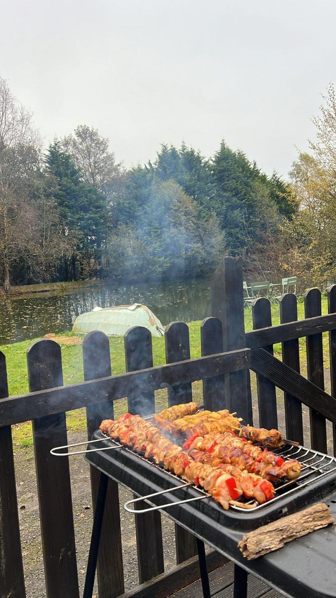Lakeside Sourdeval Exteriér fotografie